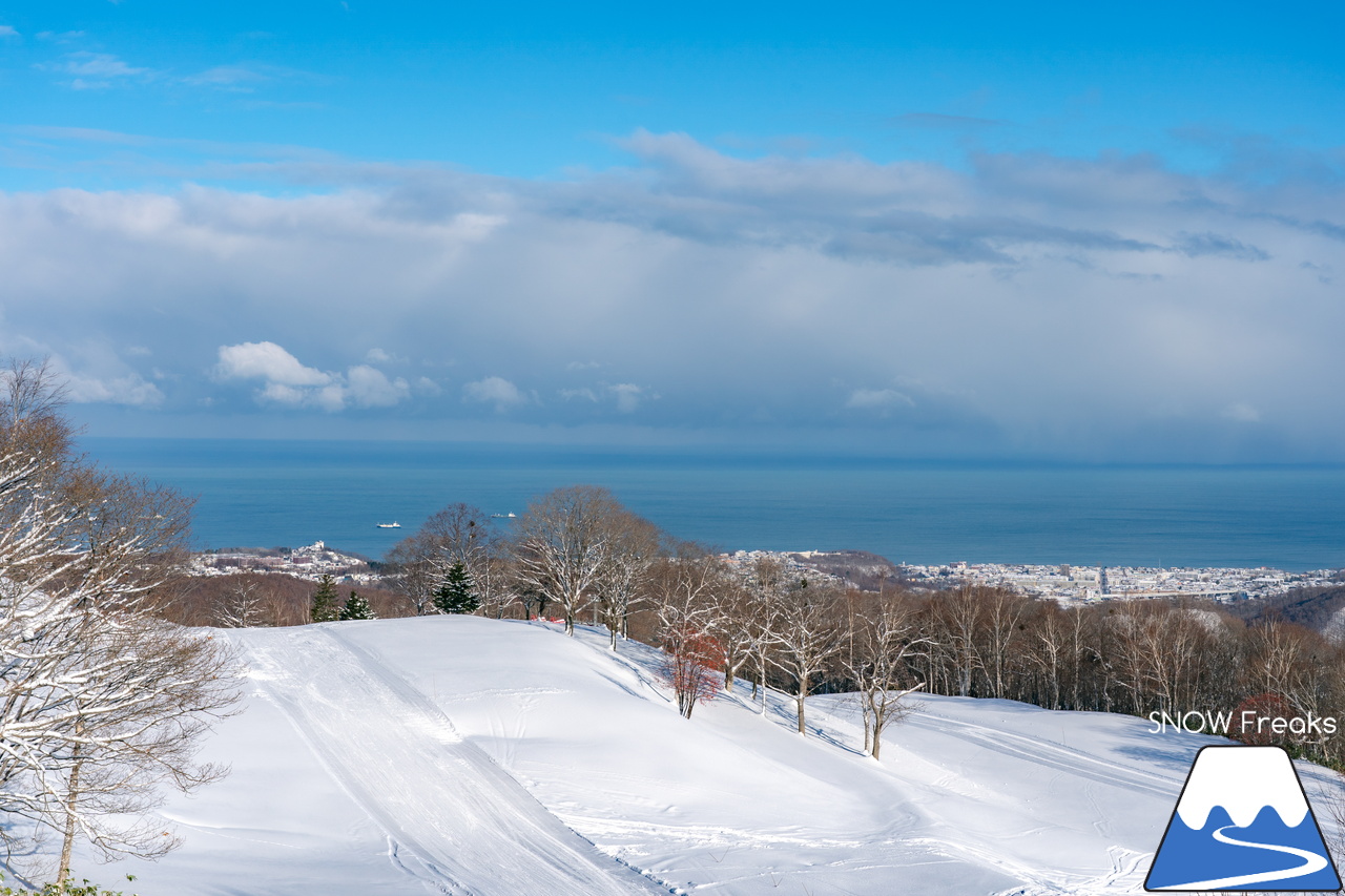 朝里川温泉スキー場｜冬休み最初の週末は、晴天＋粉雪で絶好のスキー＆スノーボード日和なり(^^)/